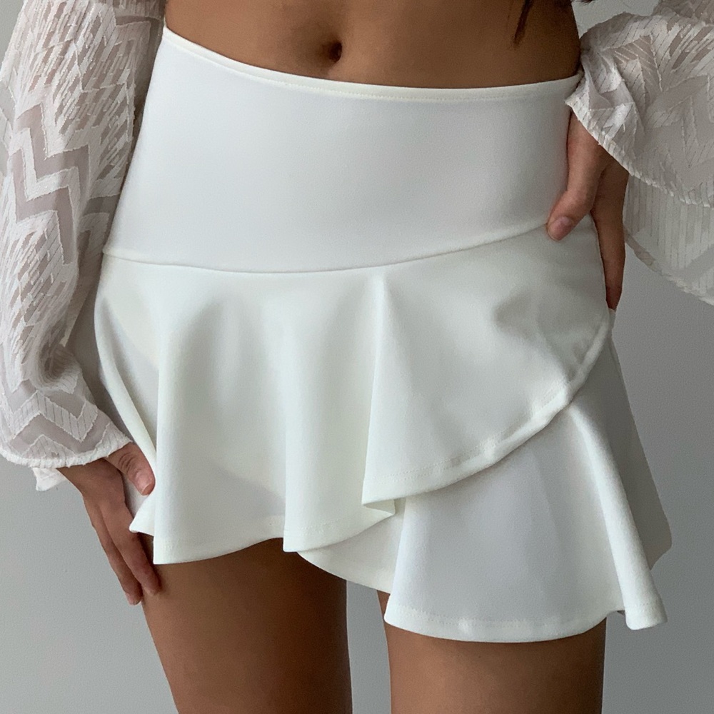 mini white skirt